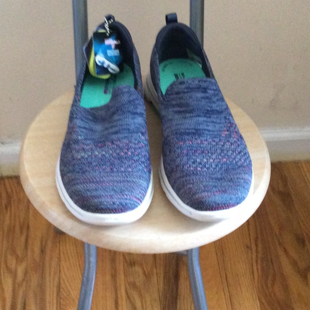 Skechers GOWALK Women’s Slip-On Sneakers New 9.5